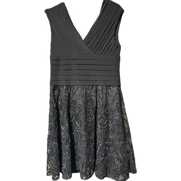 Adrianna Papell Women’s Black Sz 14P VNeck Pleated Bodice Rosette Soutache Dress - Picture 3 of 4